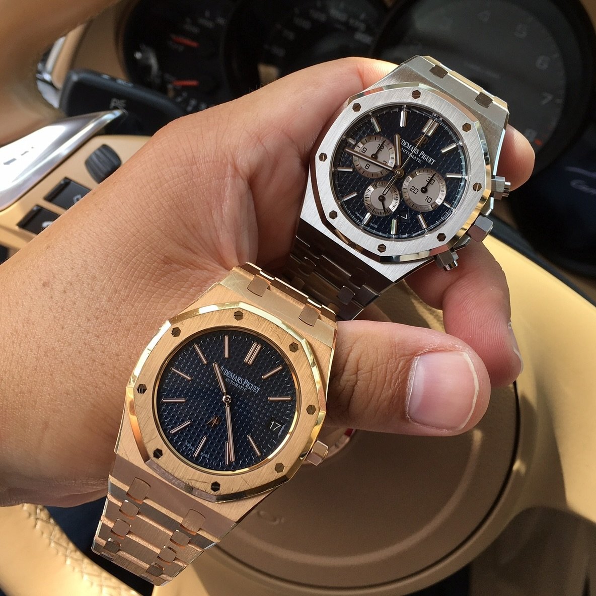 Top or bottom? 😉 @audemarspiguet 

#audemarspiguet #15202 #26240 #26320 #royaloakjumbo #royaloak #royaloakchronograph #watchlife #watchcollectinglifestyle #timepiece #watches #watchaddict #26320st #horology